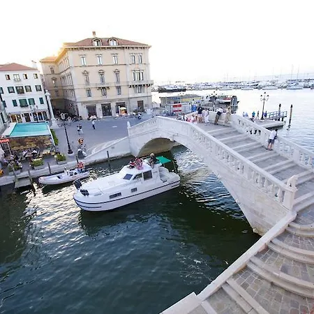 Botel Rendez Vous Fantasia *