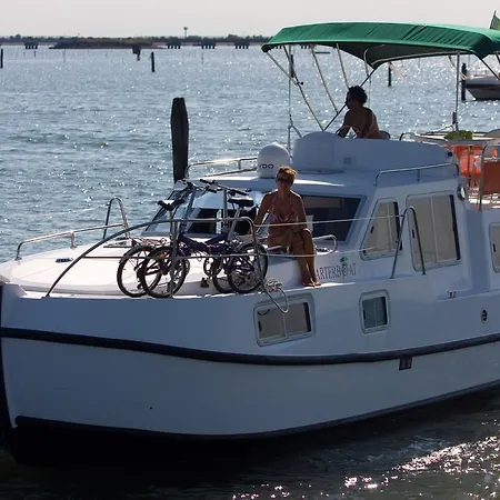 Rendez Vous Fantasia Botel